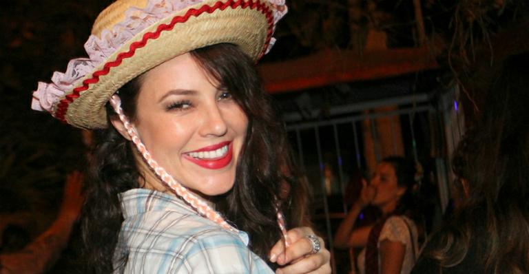 Paolla Oliveira e outros artistas curtem festa julina de ‘Além do Tempo’