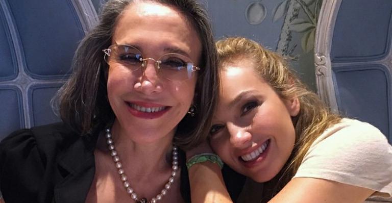 Estrelas mexicanas Thalia e Florinda Meza se reencontram