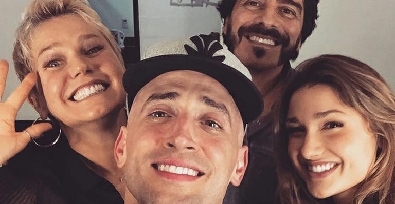 Xuxa e família prestigiam Paulo Gustavo no teatro e Sasha ganha elogio: ‘Deusa’