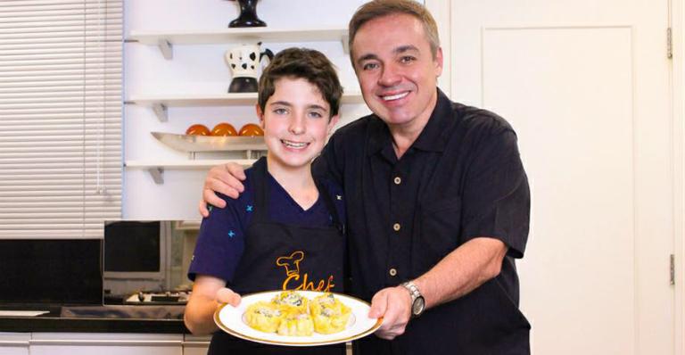 Gugu Liberato vai para a cozinha no programa do filho, João Augusto