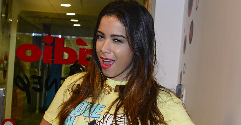 Anitta diz que só assume namoro após três meses