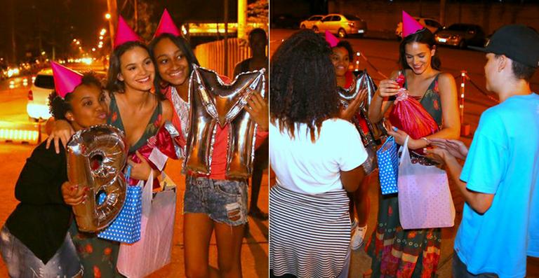 Bruna Marquezine comemora seu aniversário com os fãs