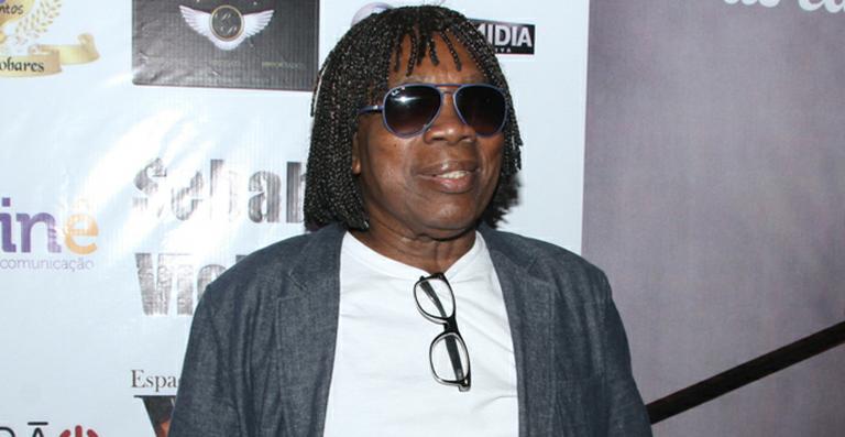 Milton Nascimento recebe homenagem na escola de samba Tom Maior