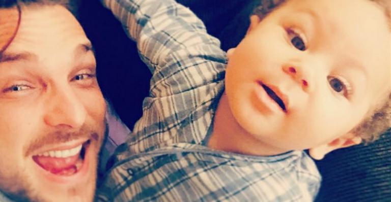 Igor Rickli mostra o filho dando gostosa gargalhada
