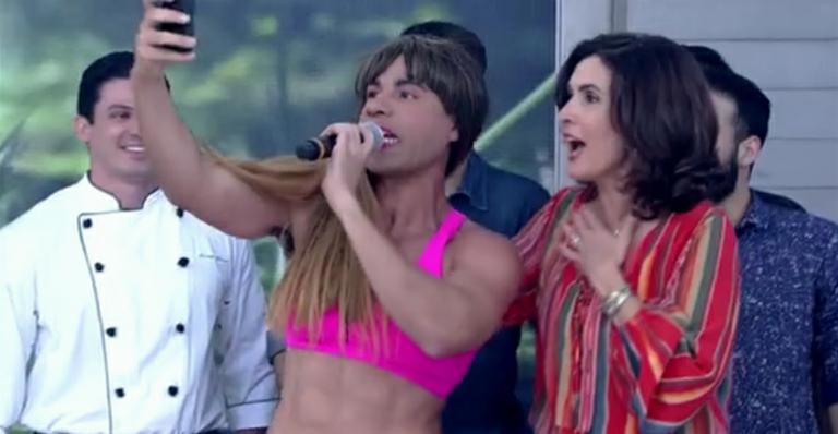 Fátima Bernardes leva susto com invasão de humorista no ‘Encontro’