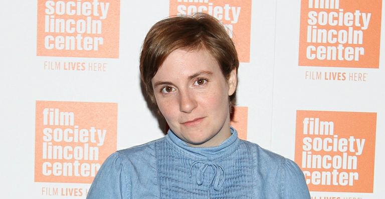 Após cirurgia, Lena Dunham tranquiliza fãs e diz que está se recuperando bem