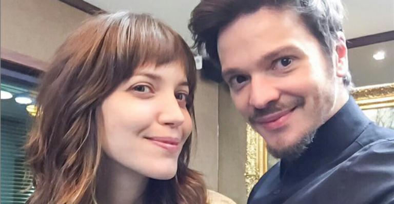 Nathalia Dill muda o visual e adota franjinha