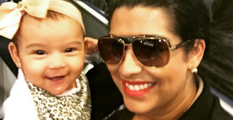 Ellen Cardoso posa com Maria Victória no colo: “Família unida sempre”
