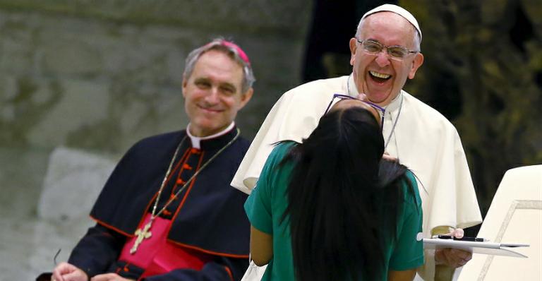 Papa Francisco: gargalhada com visita brasileira no Vaticano