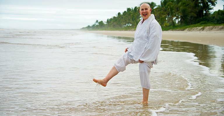 Monja Coen: “Pensamentos são como marolas na praia”