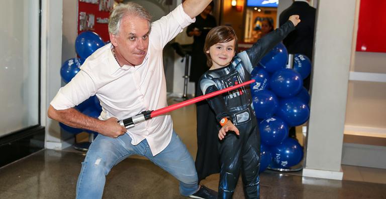 Otávio Mesquita festeja os 6 anos do caçula, Pietro