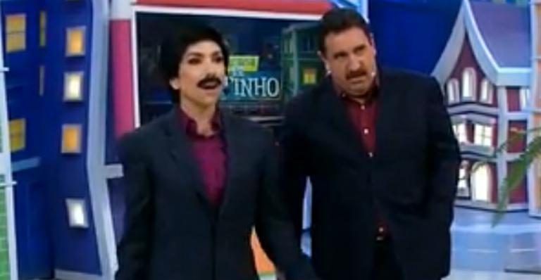 Com direito a bigode e peruca, Patrícia Abravanel apresenta o ‘Programa do Ratinho’