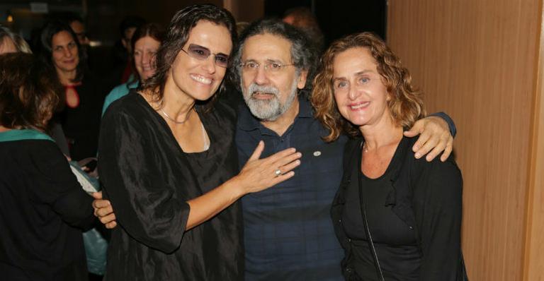 Vips prestigiam Zélia Duncan no teatro em São Paulo