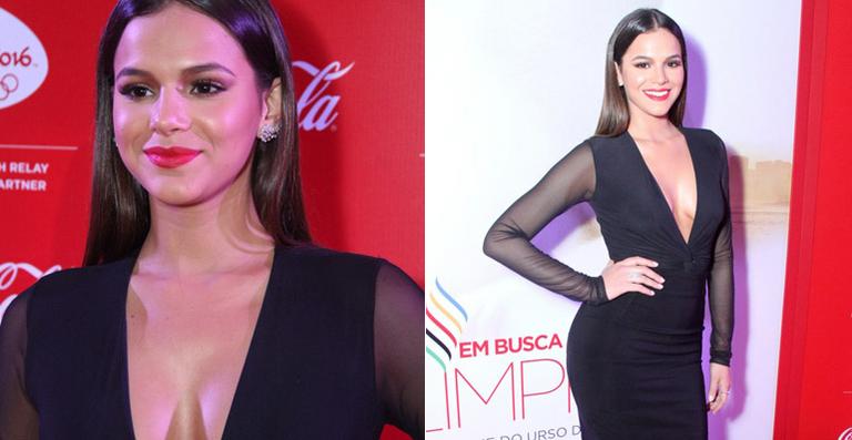 Bruna Marquezine abusa do decote em evento no Rio
