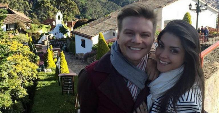 Michel Teló e Thais Fersoza curtem viagem romântica na Colômbia