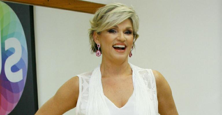 Após internação, Andréa Nóbrega posa em luxuoso closet e desabafa: “Estou viva”