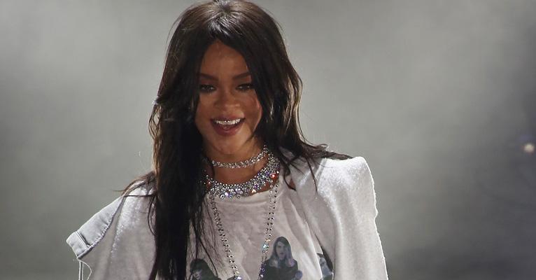 Rihanna engorda 3kg comendo fast food e fica feliz com as novas curvas
