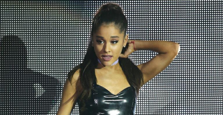 Ariana Grande irá lançar novo EP natalino; ouça as prévias