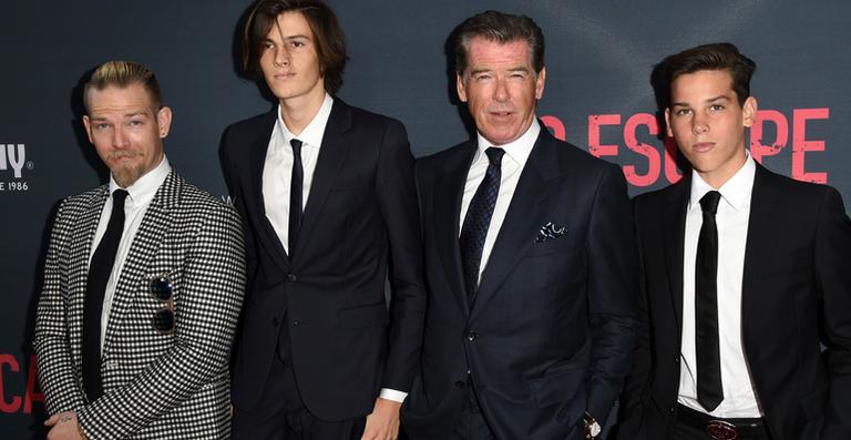 Pierce Brosnan leva os filhos para première em Los Angeles