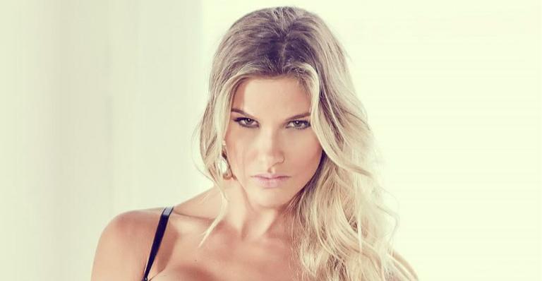 Andressa Suita exibe barriga chapada em dia de treino