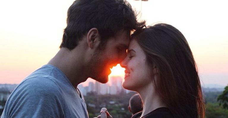 Saiba quem é Lucas Cattani, o modelo que conquistou o coração de Camila Queiroz