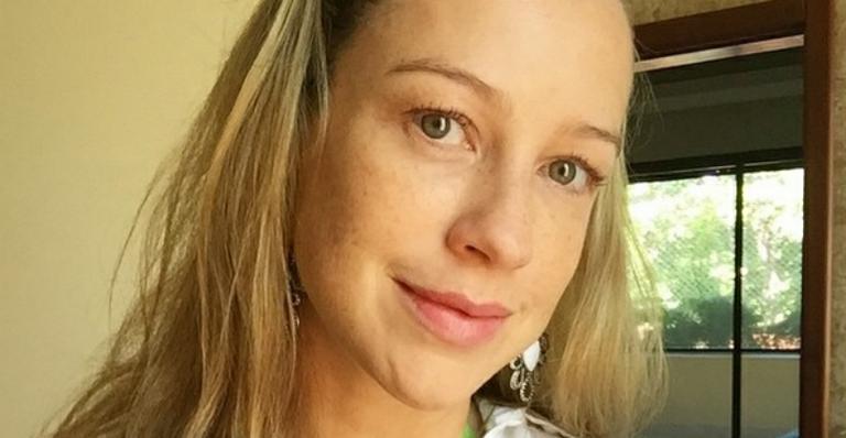 Luana Piovani mostra os gêmeos vestidos de Papai Noel