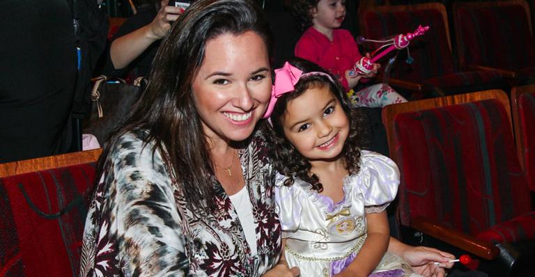 Mariana Belém mostra a filha, Laura, vestida de sereia