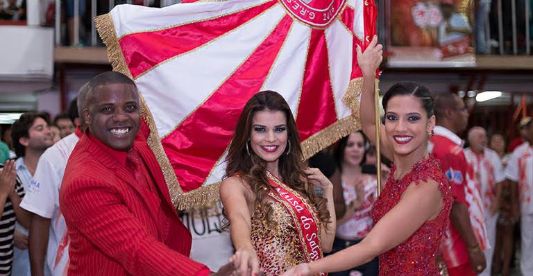 Vocalista do Babado Novo, Mari Antunes é apresentada como musa do Salgueiro