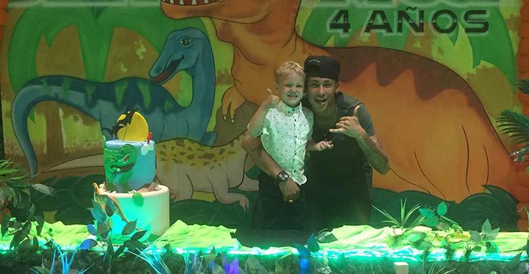 Neymar festeja os 4 anos de Davi Lucca com festa: ‘Continuo aprendendo’