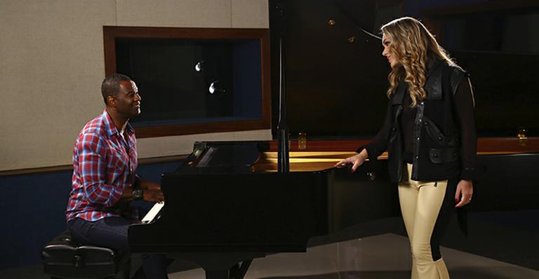 Tânia Mara lança clipe com participação de Brian McKnight; veja ‘Seria Tão Fácil’