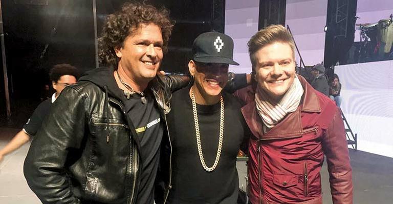 Michel Teló: show com Carlos Vives em Bogotá