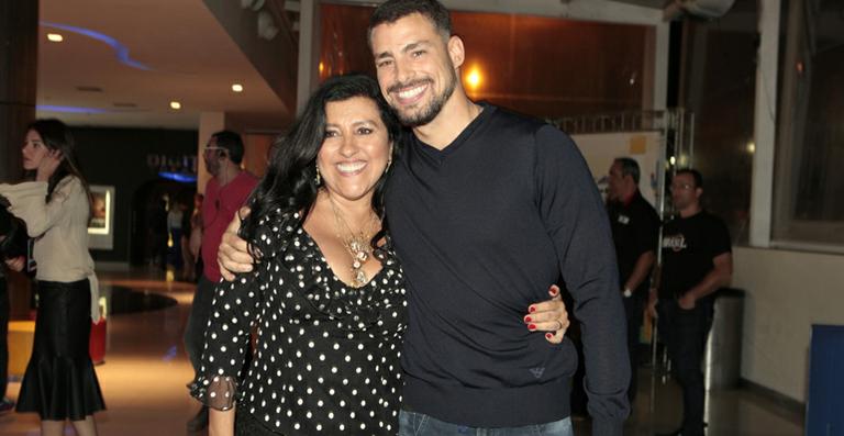 Regina Casé recebe famosos em pré-estreia de ‘Que Horas Ela Volta?’