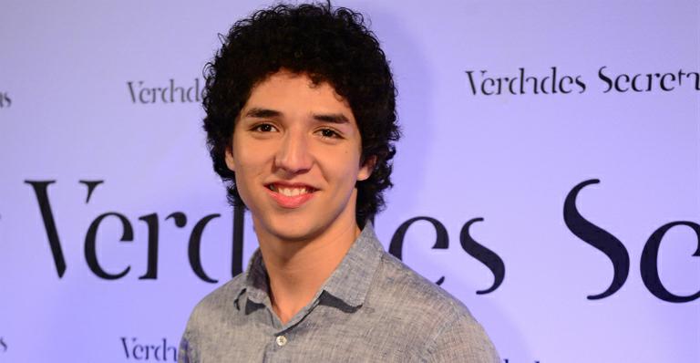 João Vitor Silva comenta cenas quentes na TV: ‘Achei que seria pior’