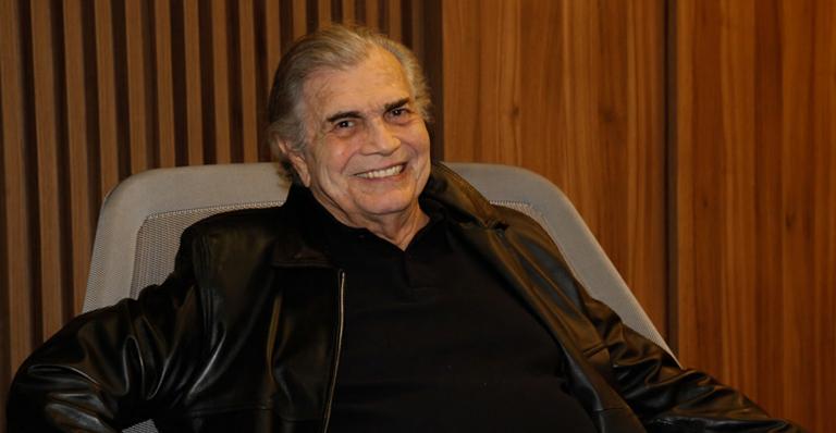 Tarcísio Meira quebra o jejum e volta ao teatro depois de 20 anos no espetáculo ‘O Camareiro’
