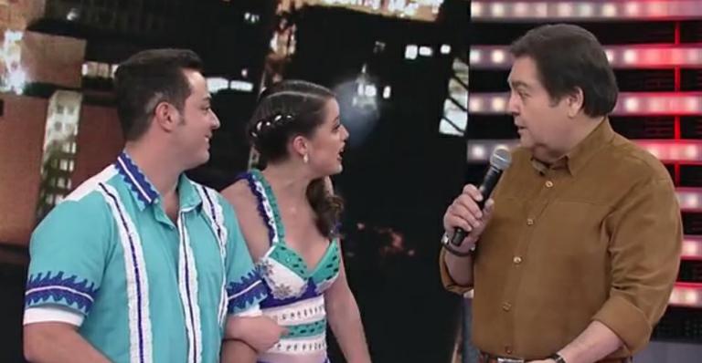 Faustão coloca Agatha Moreira em saia justa no ‘Domingão’