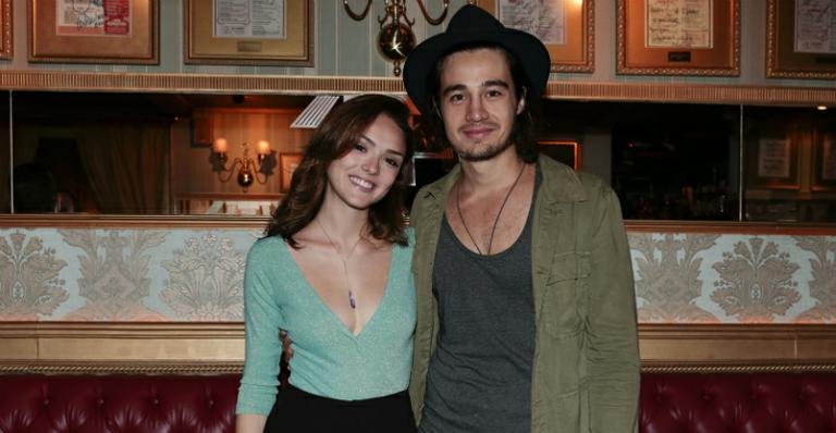Isabelle Drummond prestigia o amado, Tiago Iorc, em lançamento de CD