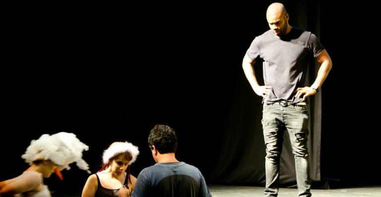 Rafael Zulu faz sua estreia como diretor de teatro em um musical infantil