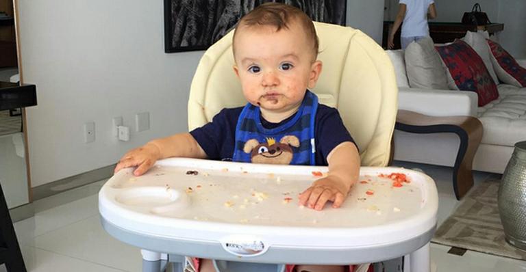 Tia mostra foto fofa de Pedro, filho de Patrícia Abravanel e Fabio Faria