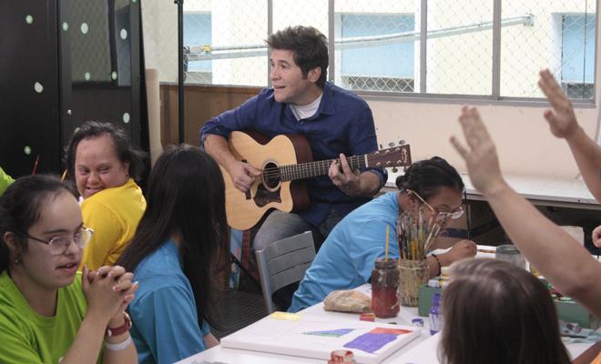 Embaixador da APAE, Daniel grava clipe com crianças para abrir nova turnê
