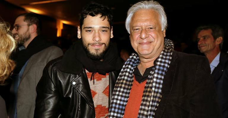 Estrelas prestigiam volta de Tarcísio Meira aos palcos