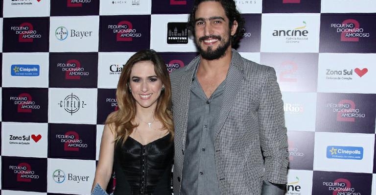 Tatá Werneck prestigia novo filme do namorado, Renato Góes