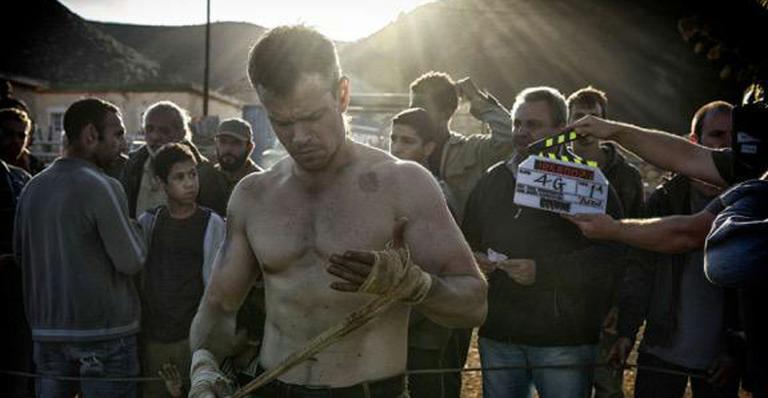 Aos 44 anos, Matt Damon exibe barriga definida no set do novo filme da série ‘Bourne’