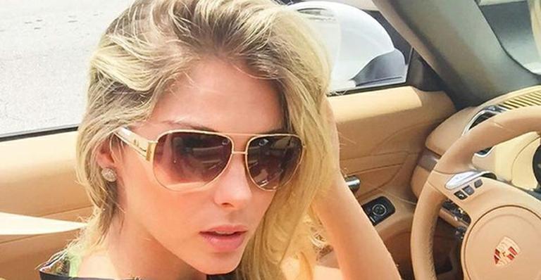 Poderosa, Bárbara Evans ostenta em carrão: ‘Pena que está acabando’