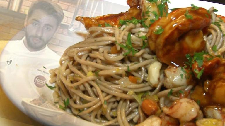 Sobá com legumes e camarão ao molho teriyaki: Aprenda o passo a passo