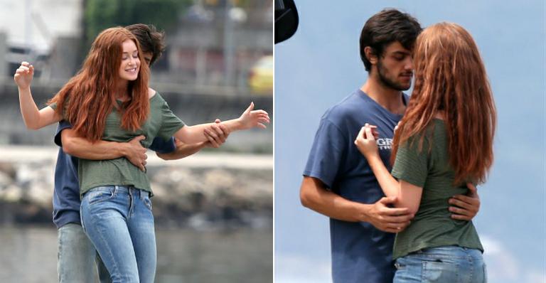 Marina Ruy Barbosa e Felipe Simas gravam em clima de romance
