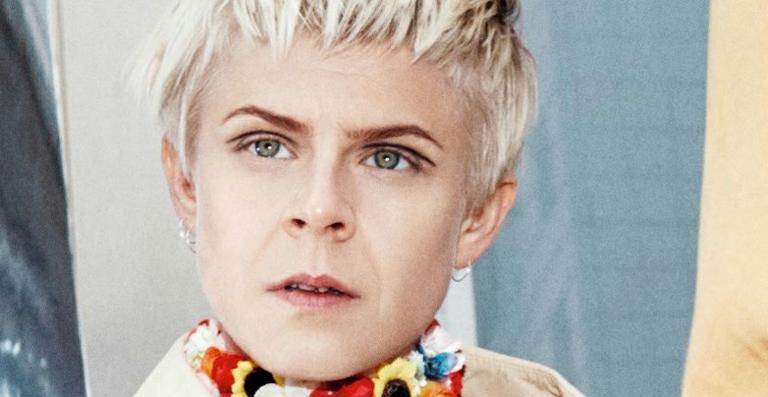 Em luto, Robyn cancela shows com Katy Perry no Brasil