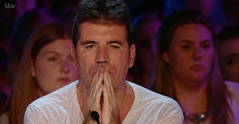 Após surpreender público ao chorar no ‘X Factor’, Simon Cowell desabafa: ‘Foi tudo bem difícil’
