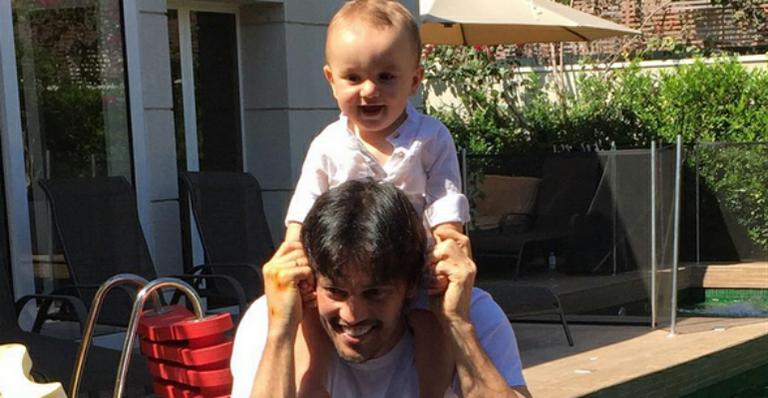 Filho de Patrícia Abravanel e Fabio Faria completa um aninho e ganha homenagem