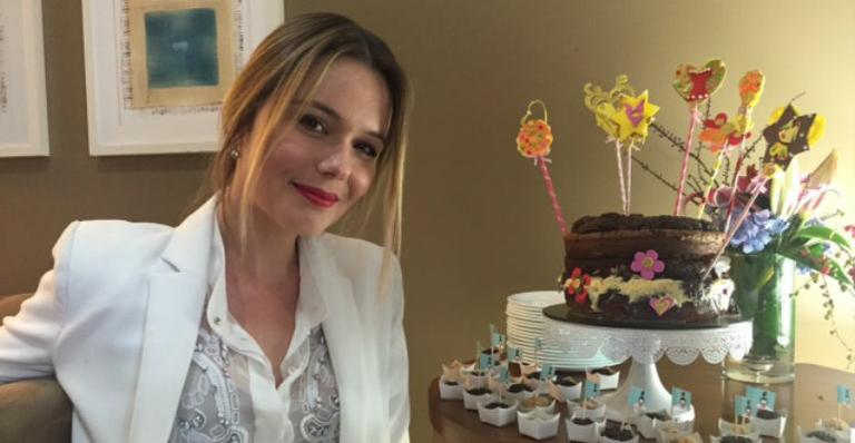 Graziella Schmitt faz chá de lingerie luxuoso antes de subir ao altar