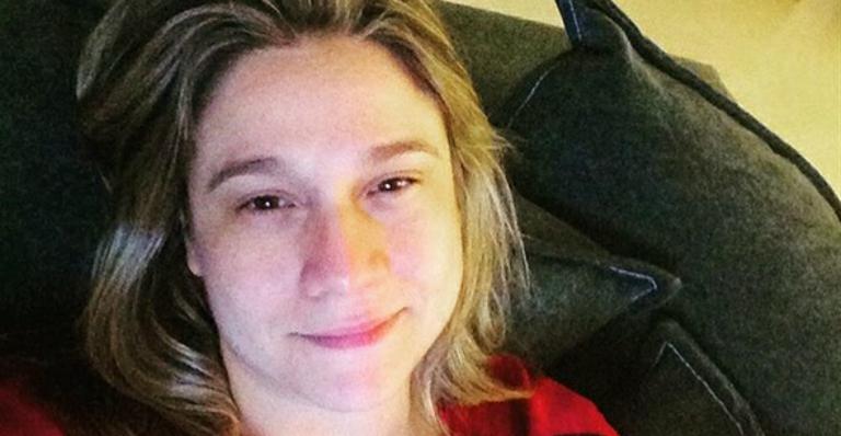 Fernanda Gentil publica vídeo em que aparece dançando pagode com o filho